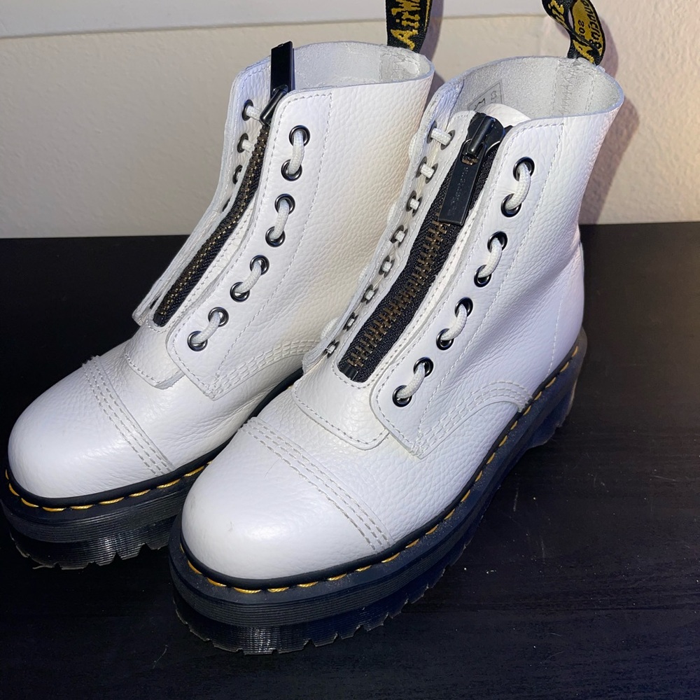 BRAND NEW Doc Martens Sinclair Boots